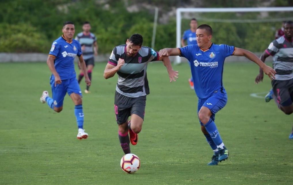 Antonio Puertas se mostró incisivo por banda (Foto: Granada CF)