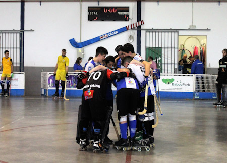 El equipo senior se felicita tras una victoria (PATÍN CÁJAR) 