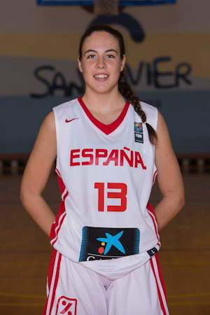 Marta Morales con la camiseta de la selección española 