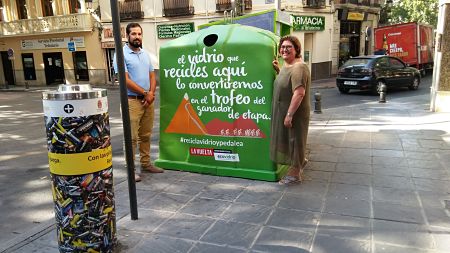 Contenedor para recoger vidrio durante la Vuelta Ciclista a España