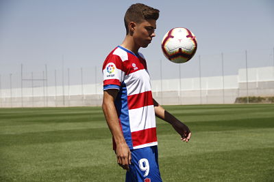 Pozo en su presentación con el Granada (GRJ) 