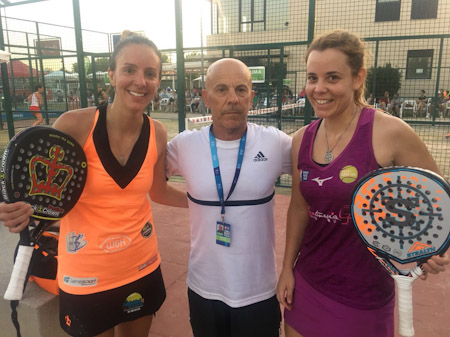 Lucía Martínez junto a Carla Mesa y su entrenador Severino Iezzi