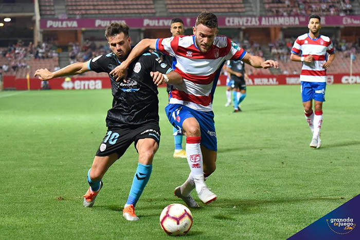 Quini volvió a jugar como lateral derecho (JOSÉ M. BALDOMERO)