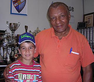 Sergio Delgado junto a Ben Baret, director cantera Málaga CF