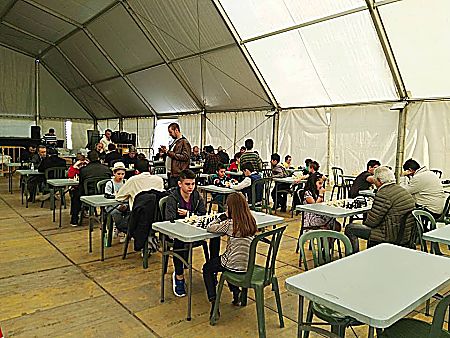 Uno de los torneos de ajedrez organizados por el club vegueño