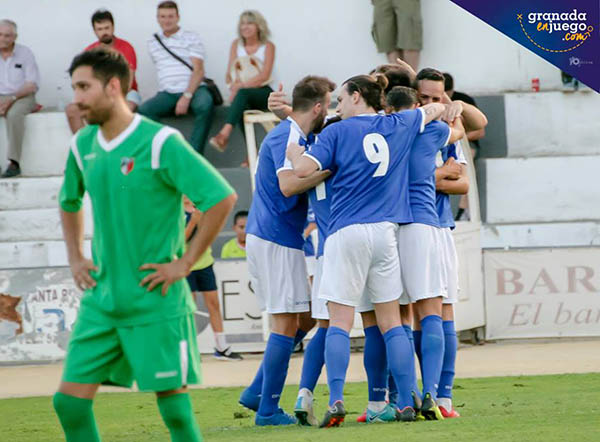 Los jugadores maraceneros celebran un tanto (VICENTE CARVAJAL)