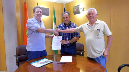 Ayuntamiento y C.D. Huetor Vega han firmado el nuevo convenio