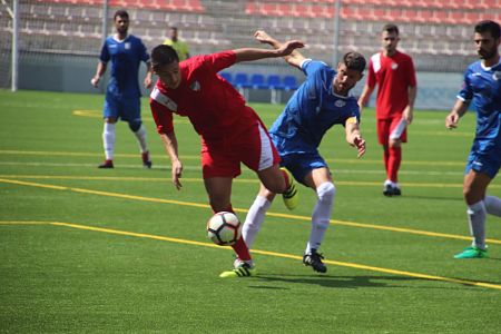 El Atlético Monachil mereció mas en su visita a Estepona (MANU LÓPEZ)