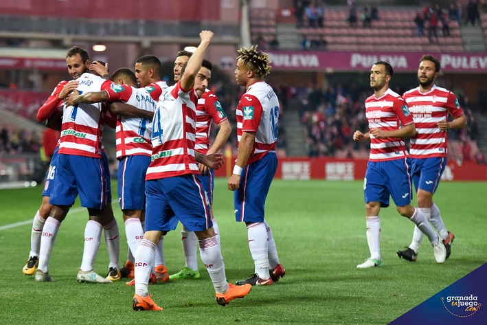 El Granada celebra en Los Cármenes un gol en la presente temporada (GRJ)