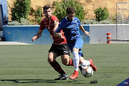 Cúllar Vega y Monachil han disputado el derbi de la jornada (JOSÉ M. BALDOMERO)