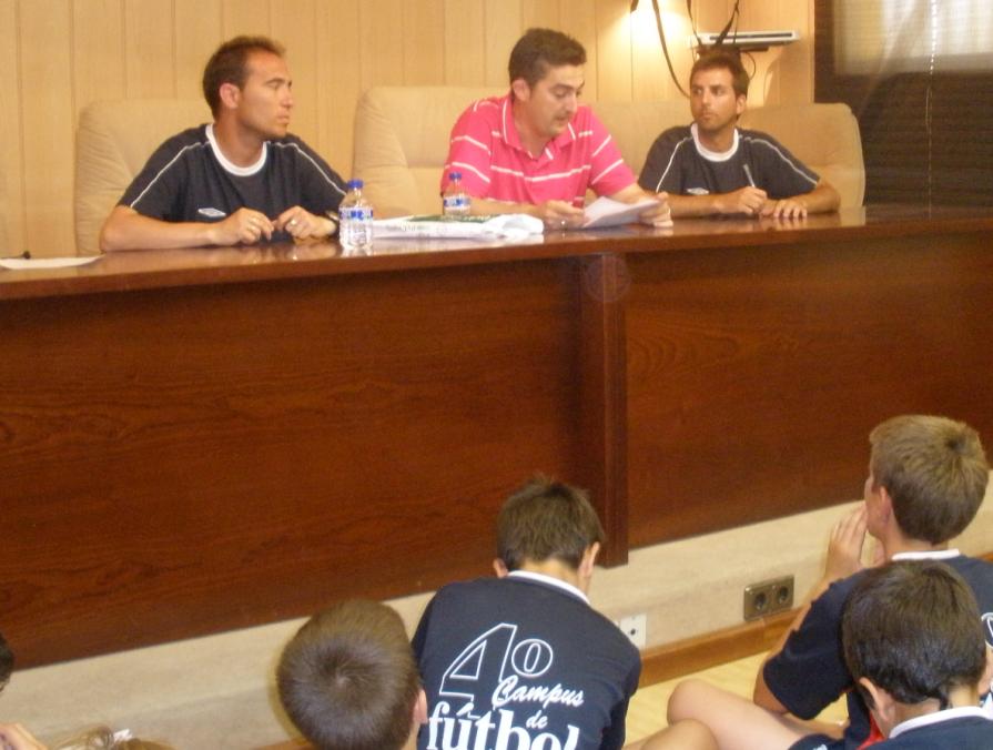 González Segura (centro), junto con José Mari Gordillo y Francis Hernández