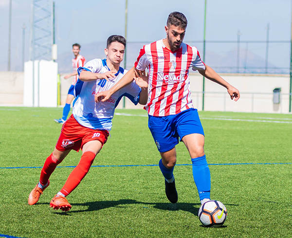 Una acción del encuentro disputado por el Arenas ante el Cártama (YOUSSEF BOUZIDI)