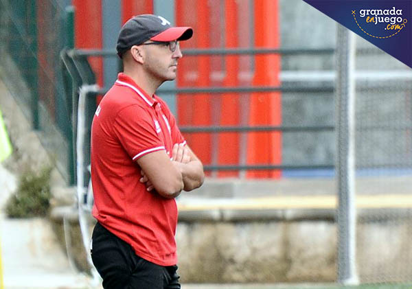 Rafa Fernández, entrenador del Arenas de Armilla (JOSÉ M. BALDOMERO)