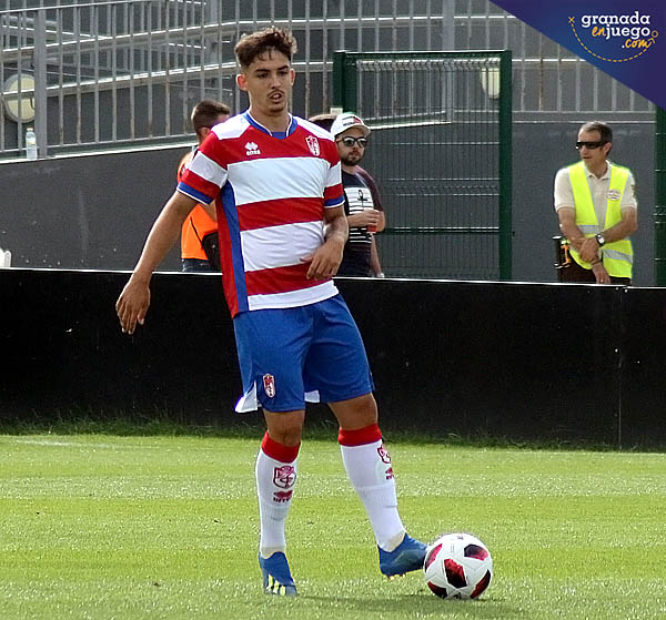 Yael Ballesteros, jugador del Recreativo de Granada (JOSÉ VELASCO)