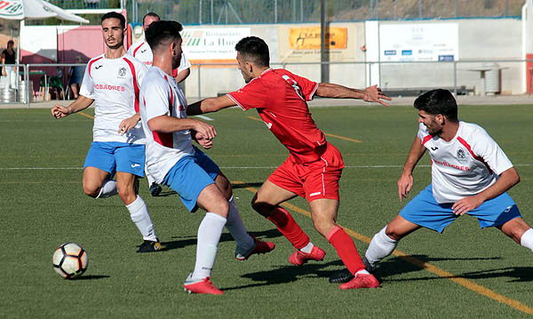 Una jugada del encuentro disputado entre Casabermeja y Cúllar Vega (@CDCASABERMEJA)