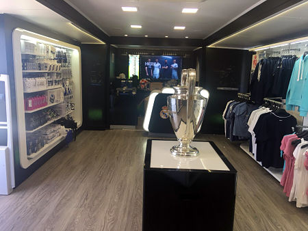 Los aficionados podrán fotografiarse con la ultima Liga de Campeones (REAL MADRID OFFICIAL STORE)