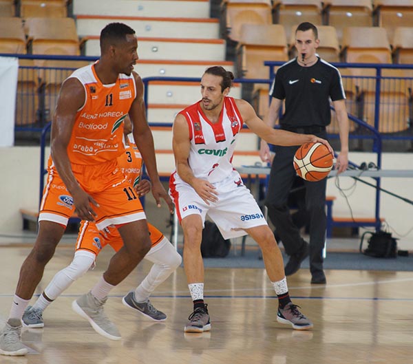 Carlinhos de Cobos ha sido el jugador mas destacado del Coviran Granada (@RDANI12)