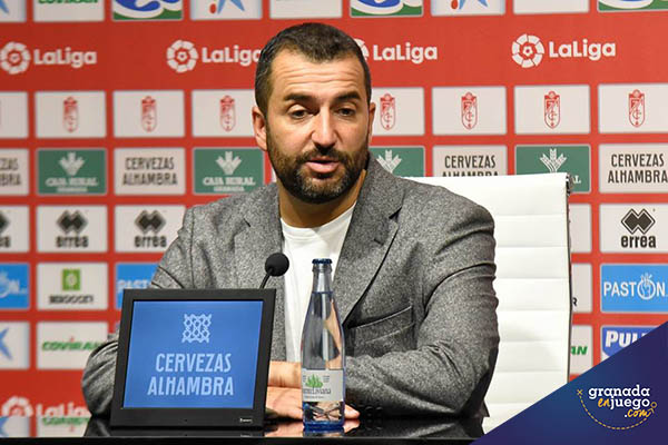 Diego Martínez en la rueda de prensa tras la disputa del encuentro (JOSÉ M. BALDOMERO)