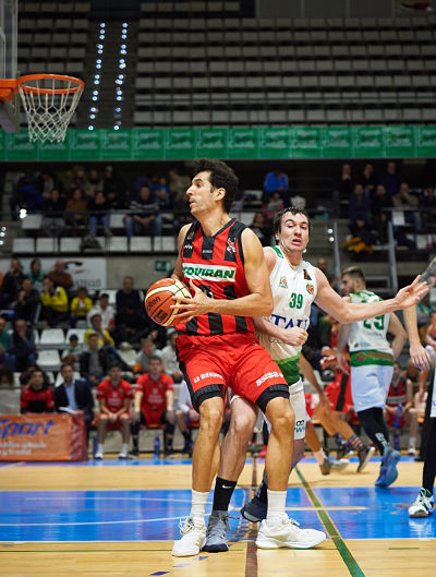El Coviran ha sido superior a Tau Castelló (PHOTOGRAPHERS SPORTS) 