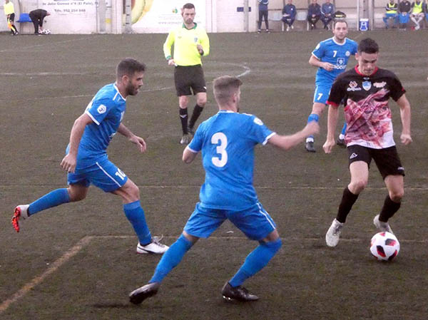 Una jugada del partido del Loja CD en el campo de El Palo (CASTILLO)