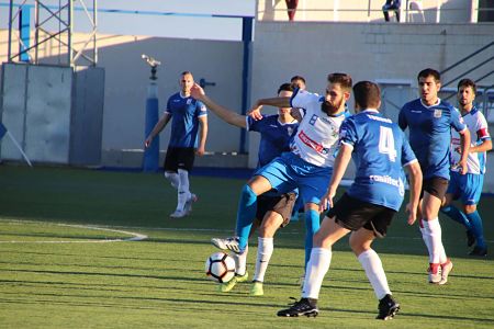 El Atlético Monachil se trajo un punto de Verá (MANU LÓPEZ) 