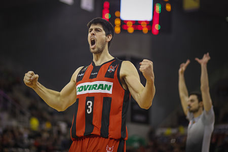 Eloy Almazán celebra la victoria (FERMÍN RODRÍGUEZ) 