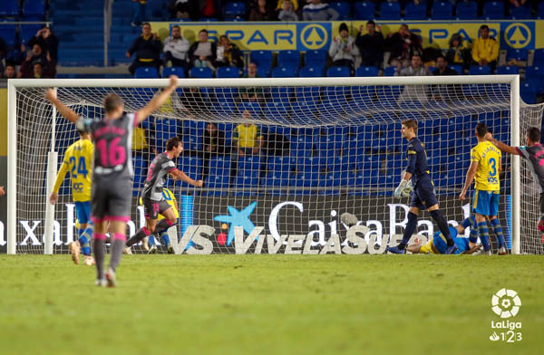Los jugadores del Granada CF celebran el tanto del empate en Las Palmas (LFP)