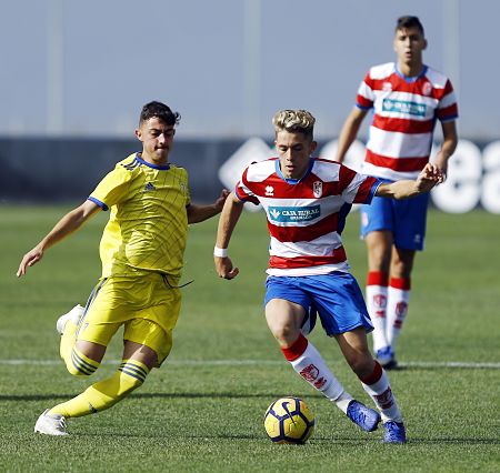 El Granada Juvenil ya es cuarto en División de Honor (@CANTERANAZARÍ)