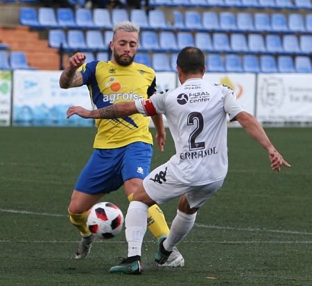 El Huétor Tájar se ha venido de vacío de Vélez Málaga (JESÚS HURTADO)