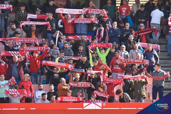 Aficionados del Granada CF en las gradas en el último encuentro en casa (J. M. BALDOMERO)