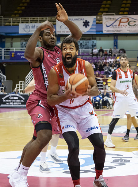 Devin Wright intenta anotar en la zona (PHOTOGRPHERS SPORTS)
