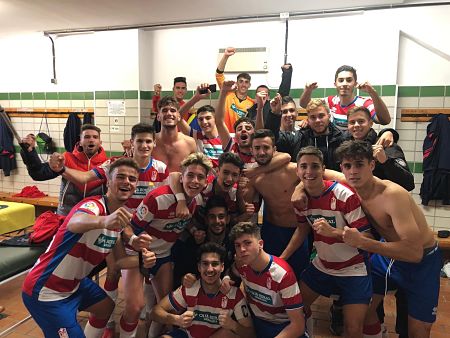 El Granada Juvenil celebra la victoria ante el Betis (@CANTERANAZARI)