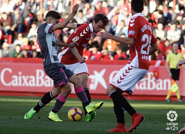 Pozo, autor del gol, en una acción del encuentro ante el Nástic (LFP)