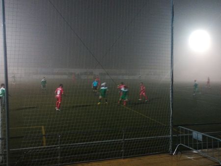 La niebla dificultó el partido entre Torreperogil y Atarfe (@CDTORREPEROGIL)