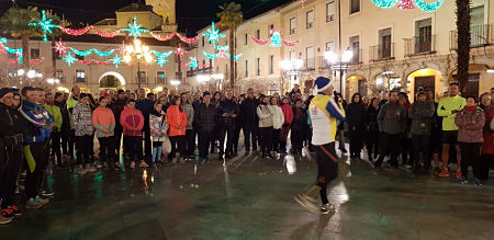 Los trotanoches dieron la bienvenida a la Navidad con una sesión de atltismo y tonificación (AYTO. GUADIX)