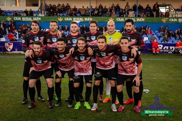 Once del equipo lojeño en el estadio de Linarejos (LINARES DEPORTE)