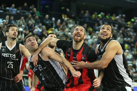 Guille Rubio se fajó con los pívot de Bilbao (PHOTOGRAPHERS SPORTS)