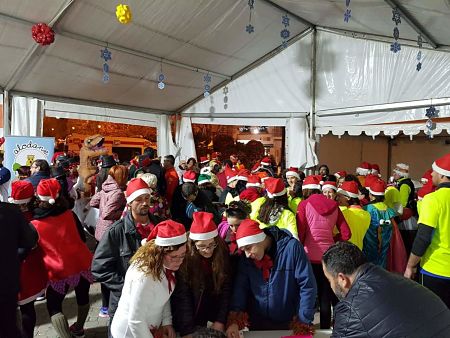 Las calles de Loja se llenaron de solidaridad en su tradicional San Silvestre (CASTILLO) 