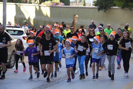 La Herradura ha celebrado su San Silvestre solidaria (AYTO. ALMUÑÉCAR)