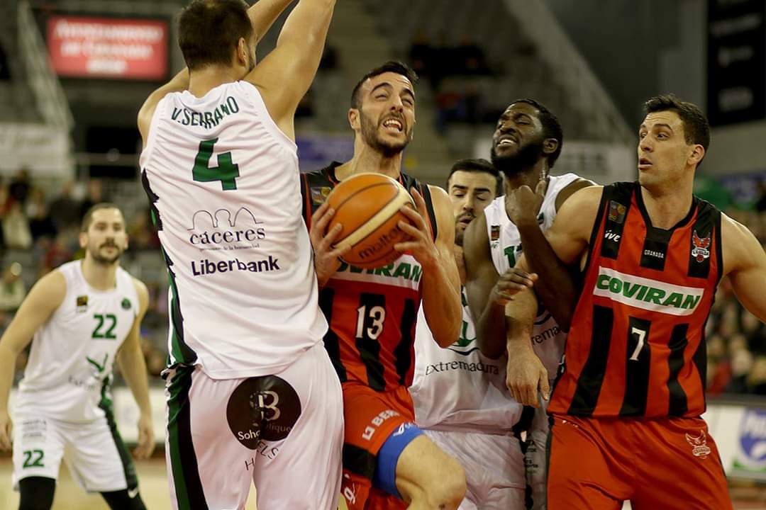Alo Marín y Bortolussi destacaron en el encuentro ante Cáceres (JOSÉ VELASCO) 