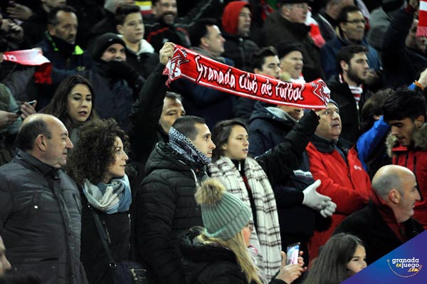 La afición rojiblanca sueña con el ascenso (JOSÉ M. BALDOMERO)