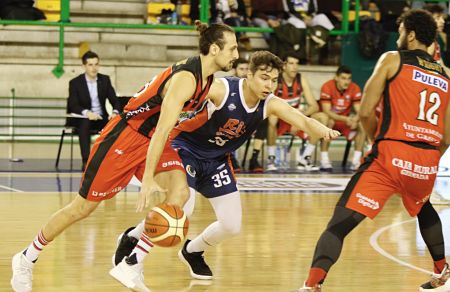 `Carlinhos` de Cobos volvió a llevar de forma magistral la batuta del Coviran (PHOTOGRAPHERS SPORTS)