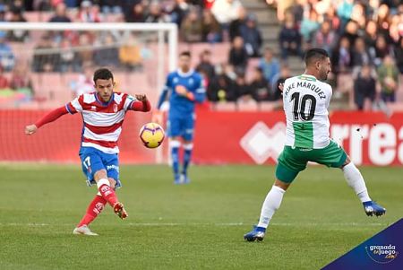 Quini ha sido el jugador mas destacado del Granada (BALDOMERO)