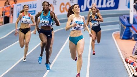 Laura Bueno durante la prueba de 400 metros (RFEA) 