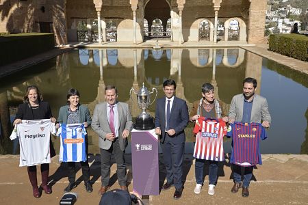 El Sorteo de la Copa de la Reina de Fútbol secta celebrado en La Alhambra (JAVIER ALGARRA)