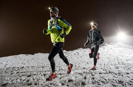 Dos corredores en una edición anterior de la Snow Running (EUROPA PRESS)