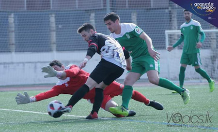 El Loja se ha llevado el derbi ante el Atarfe (VICENTE CARVAJAL)