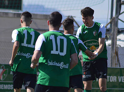 Adrián Butzke celebra el único tando del encuentro  (J. PALMA)