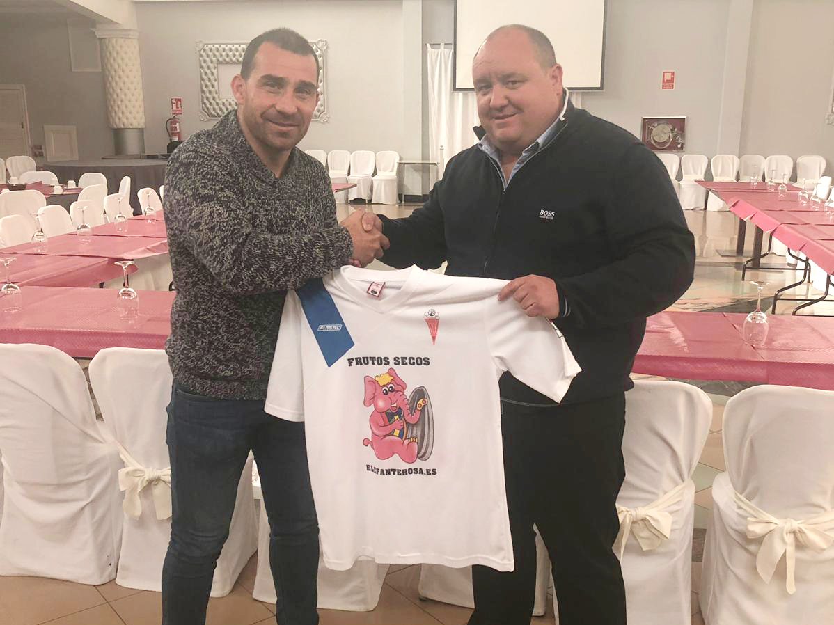 Jesús Sierra sella su acuerdo con Antonio Valverde (GUADIX CF)