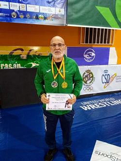 José Antonio Gutiérrez con su Medalla de Campeón de España (LUCHA MARACENA) 